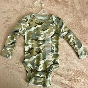 NWT - Old Navy Onsie 3-6 months